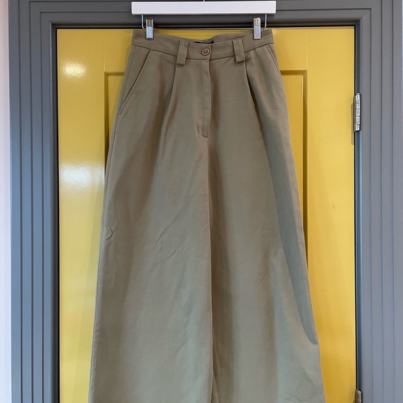 Fred Perry wide leg khakis, size 6 - Picture 2 of 3